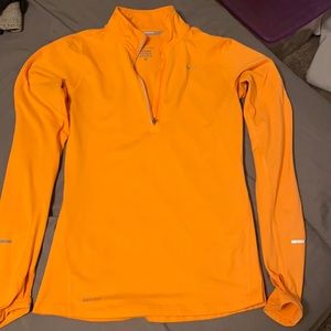 Women’s Small Nike 1/4 pull over.